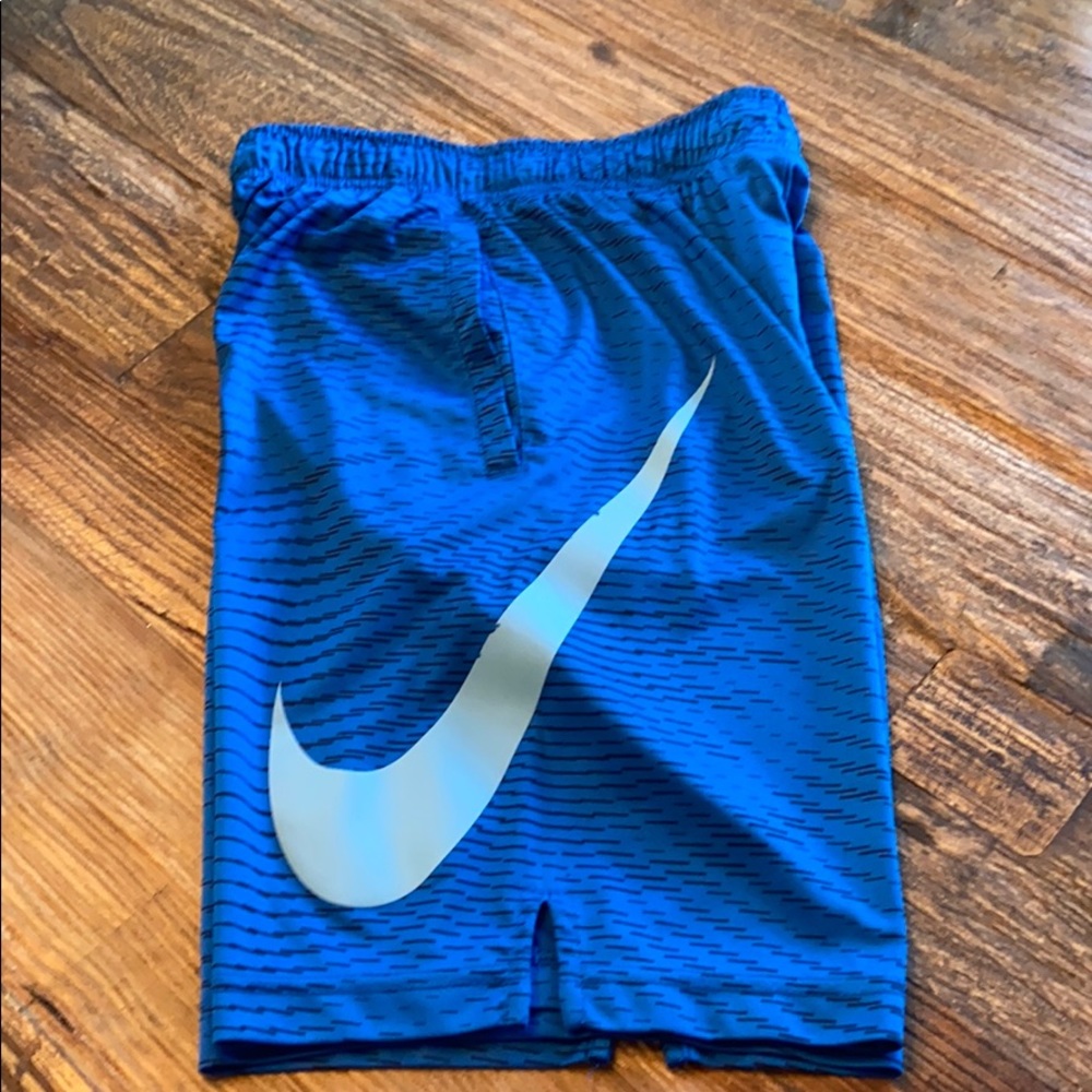 Nike Elite large logo shorts
